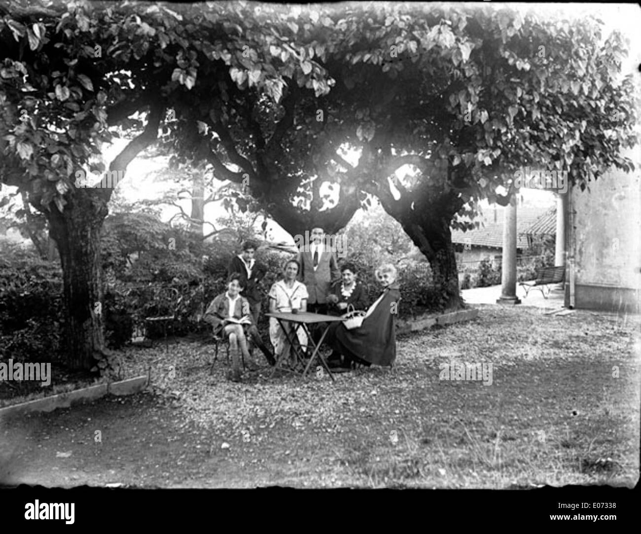 Photo de famille dans un jardin à Bad Kreuznach (Rhénanie-Palatinat) Foto de stock