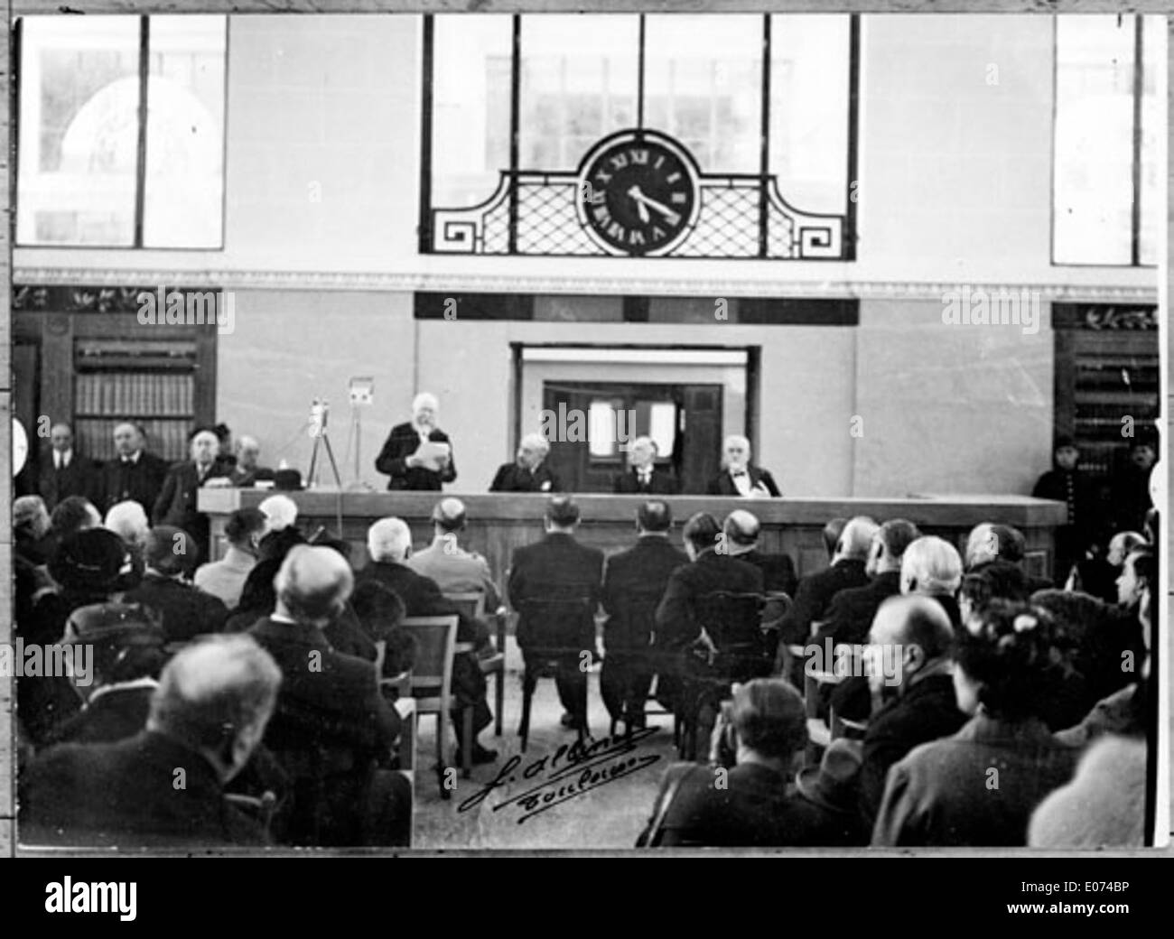 Discours d'investidura dans la grande Salle de charla de la Bibliothèque municipale de Toulouse, rue de Périgord, le 30 mars 1935 Foto de stock