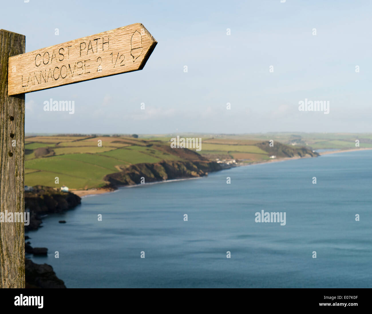 Signo de la ruta de la costa hacia Lannacombe en South Devon Foto de stock