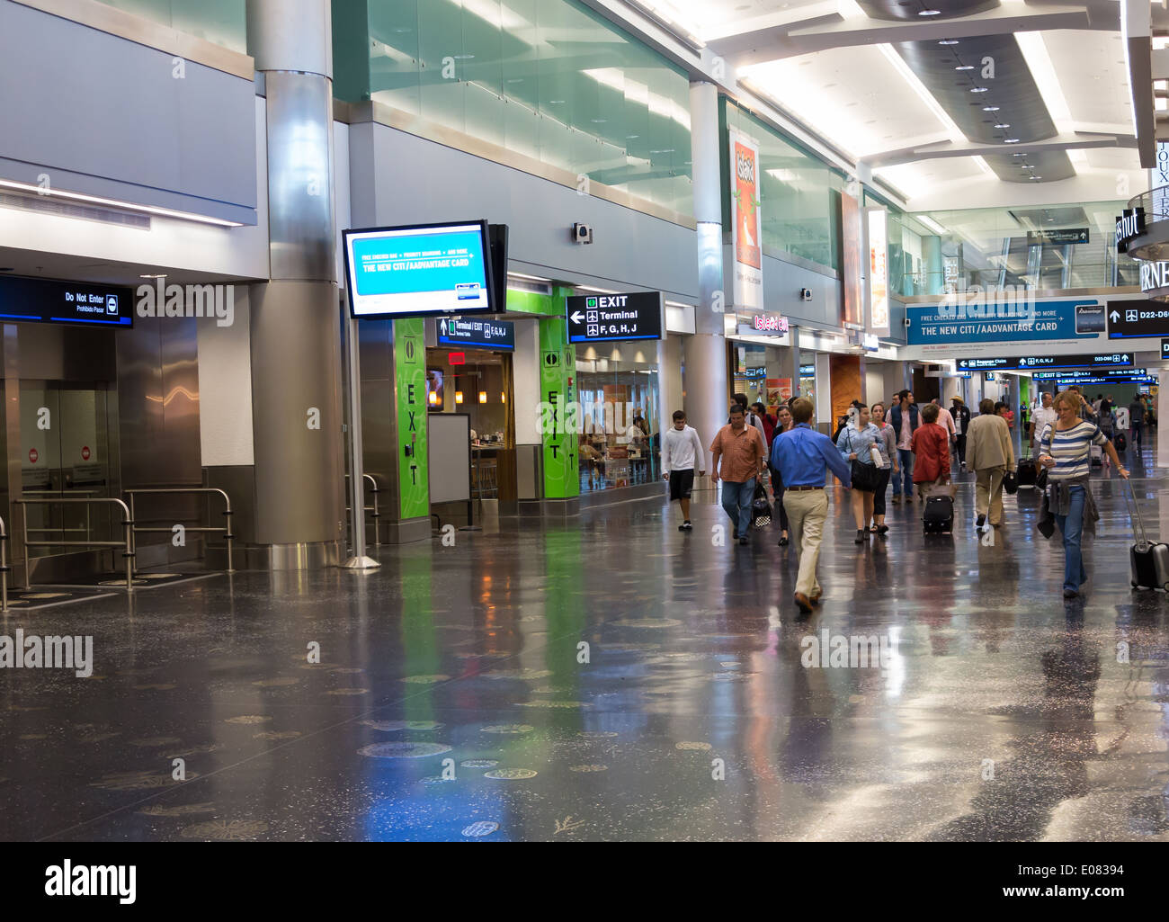 Las American Airlines Terminal Nueva Terminal De American Airlines De Miami Intl. Aeropuerto Fotografía De  Stock - Alamy