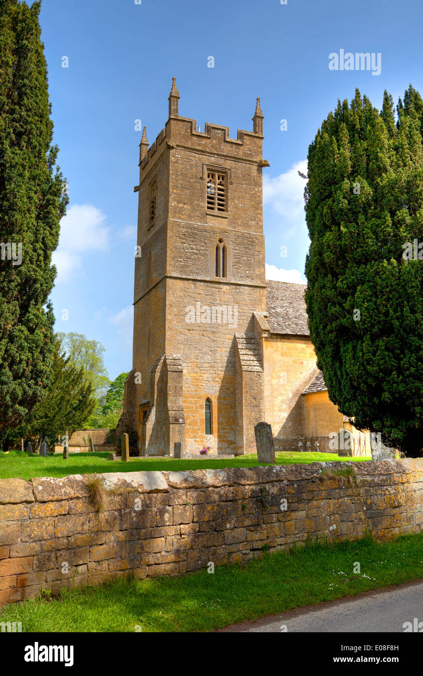 Iglesia de San Pedro, Stanway, Gloucestershire, Inglaterra. Foto de stock