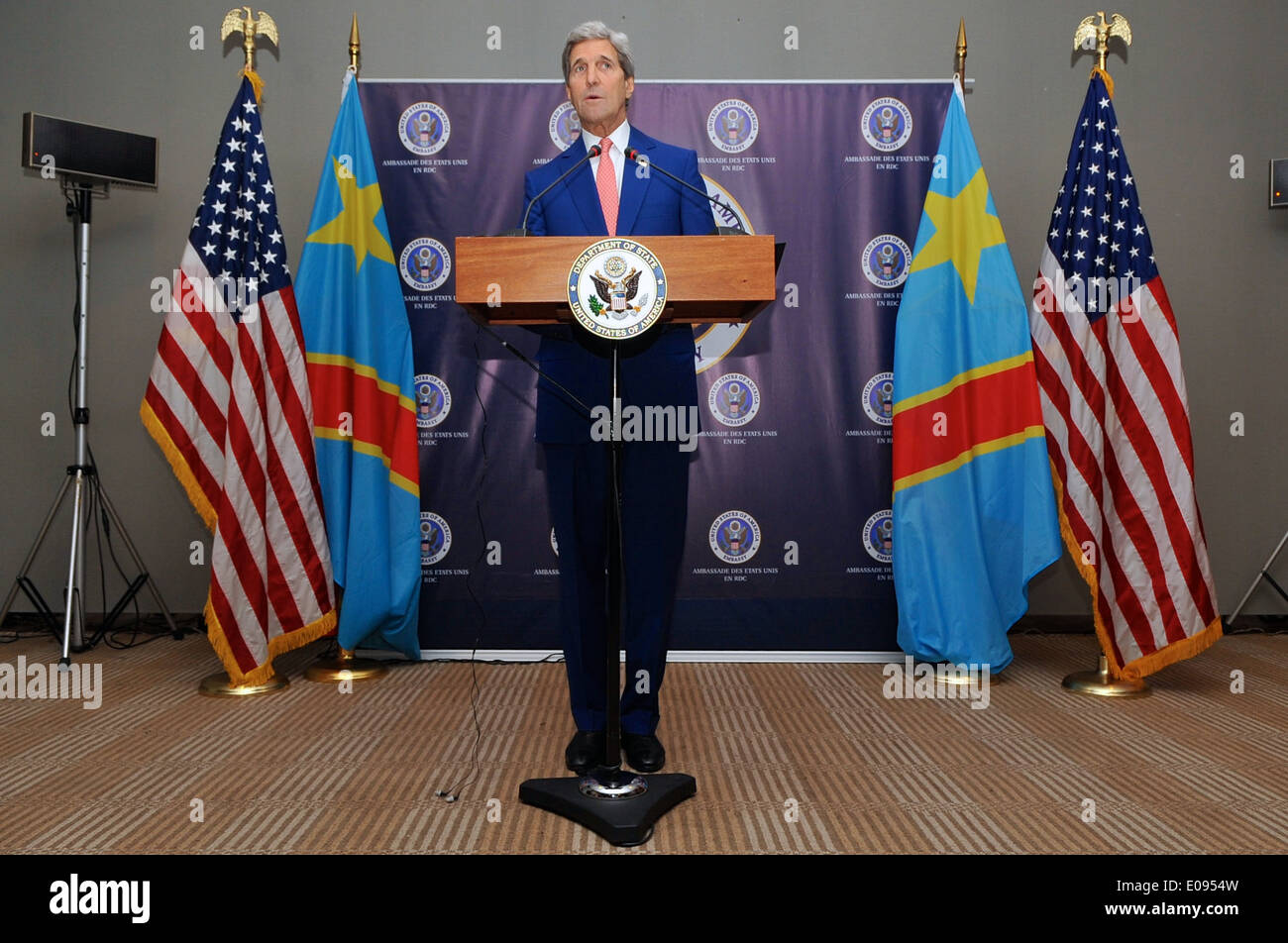 Secretario Kerry sostiene conferencia de prensa tras una reunión con el Presidente Kabila de la República Democrática del Congo Foto de stock