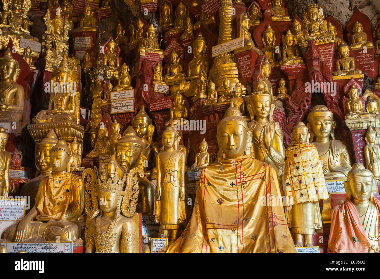 Sudeste de Asia Birmania Myanmar Pagoda Shwe Umin Paya imágenes de Buda en el interior de la piedra caliza cuevas de Buda de Oro Pindaya Shan 8,00 Foto de stock