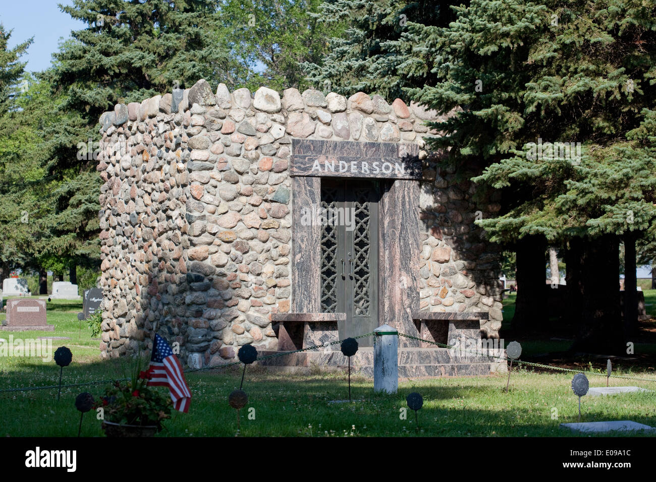 Anderson Persilla fieldstone mausoleo en el cementerio de vatios en Rugby, Dakota del Norte Foto de stock