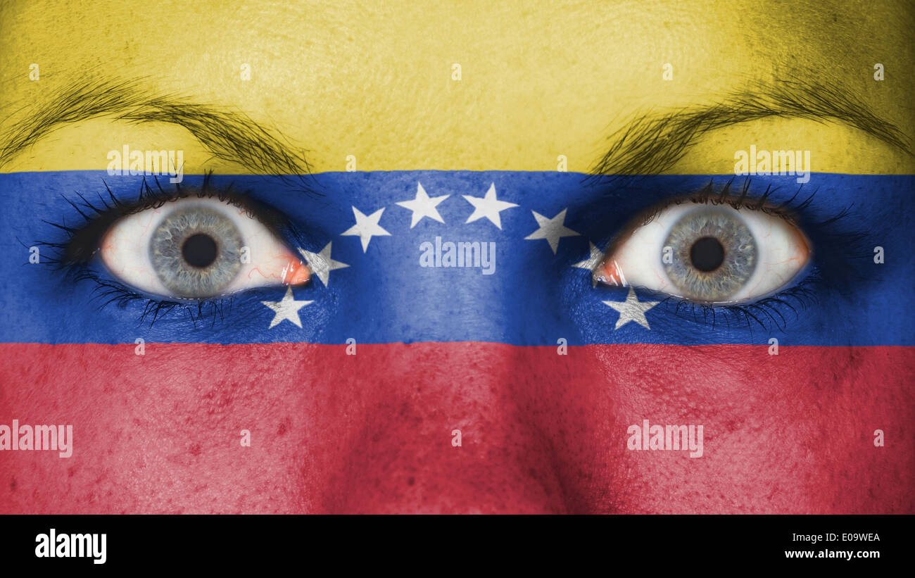 Cerca de los ojos. Cara pintada con la bandera de Venezuela Fotografía de  stock - Alamy