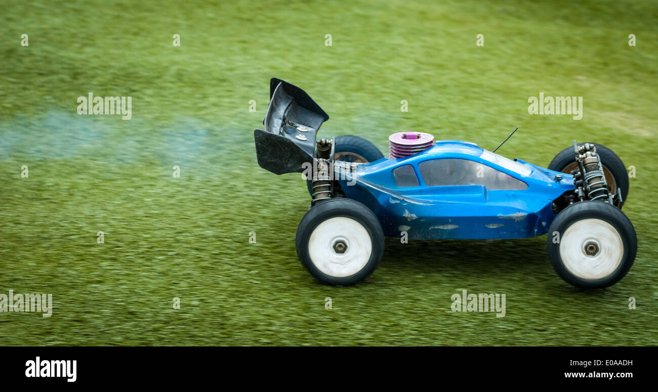 Partina City Impermeable Endurecer Coches de gasolina con control remoto Fotografía de stock - Alamy