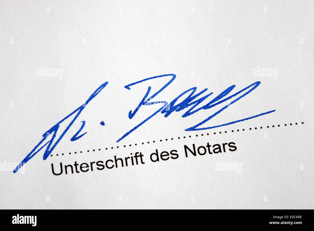 La firma del notario público en virtud de un acuerdo notarial, Unterschrift des Notars unter eine notarielle Vereinbarung Foto de stock