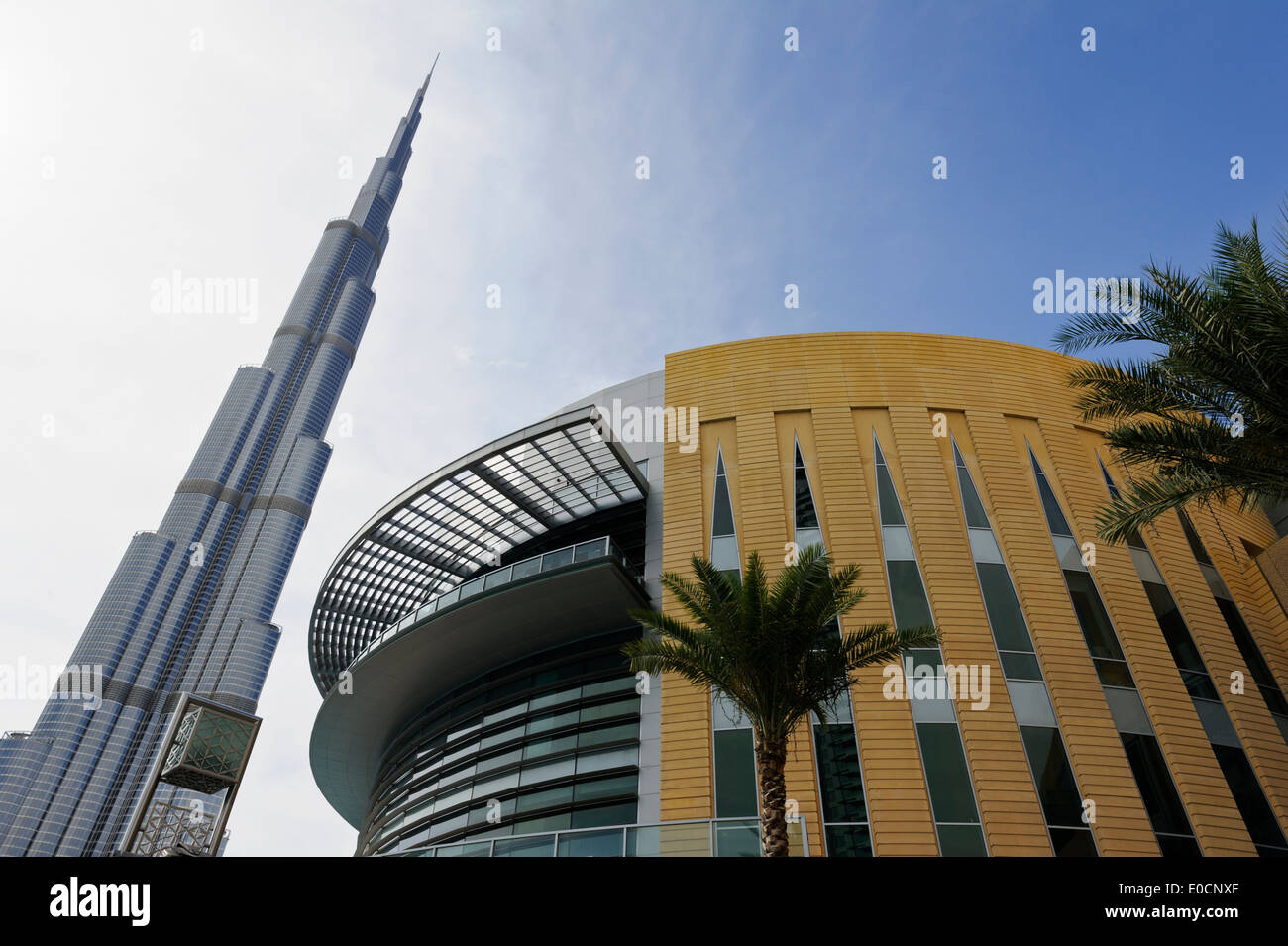 Icónico edificio de cristal más alto - Burj Khalifa, Dubai, Emiratos Árabes Unidos, EAU. Foto de stock