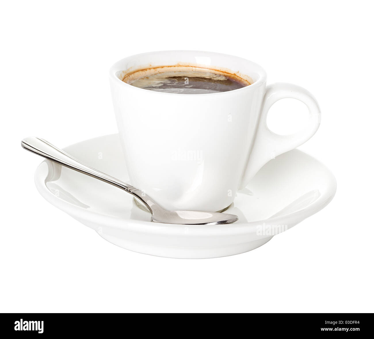 Taza de café y un plato con una cuchara aislado sobre un fondo blanco. Foto de stock