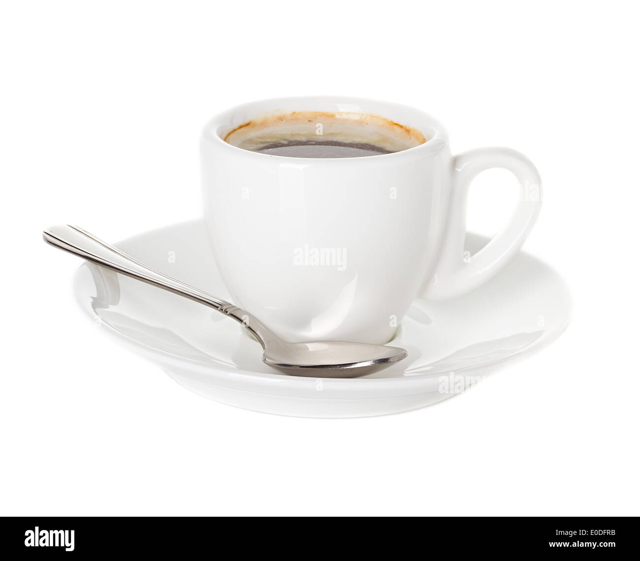 Taza de café y un plato con una cuchara aislado sobre un fondo blanco. Foto de stock