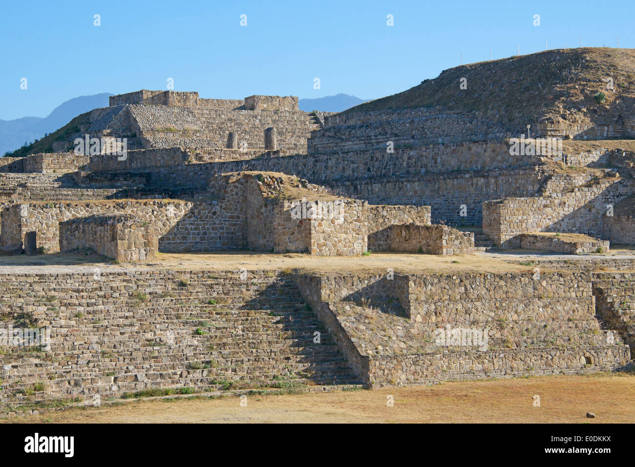 Plataforma Norte y patio hundido ruinas zapotecas de Monte Albán Oaxaca México Provincia Foto de stock