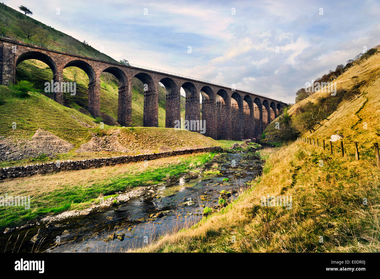 Smardale Gill Viaducto y Reserva Natural Nacional, Kirkby Stephen, Cumbria, Reino Unido Foto de stock