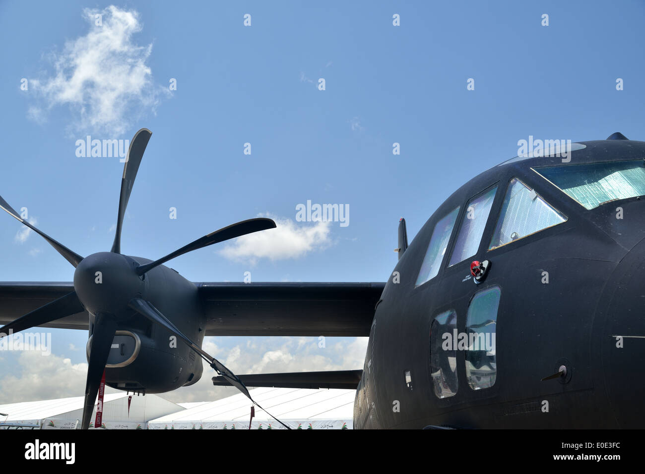 Hélice y ventanas de cabina detalle de Spartan MC-27J Foto de stock
