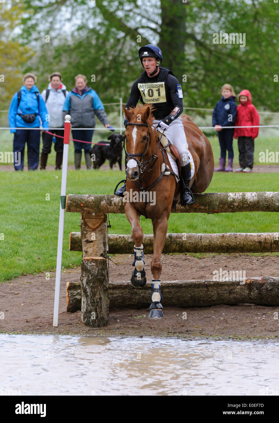 Badminton House, Gloucestershire, el 10 de mayo de 2014. Oliver Townend y armada - fase de Cross Country, Mitsubishi Motors Badminton Horse Trials. Crédito: Nico Morgan/Alamy Live News Foto de stock