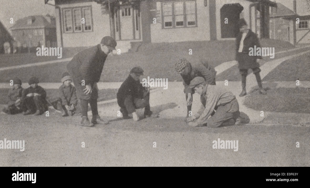 Juego de canicas, 1919 Foto de stock