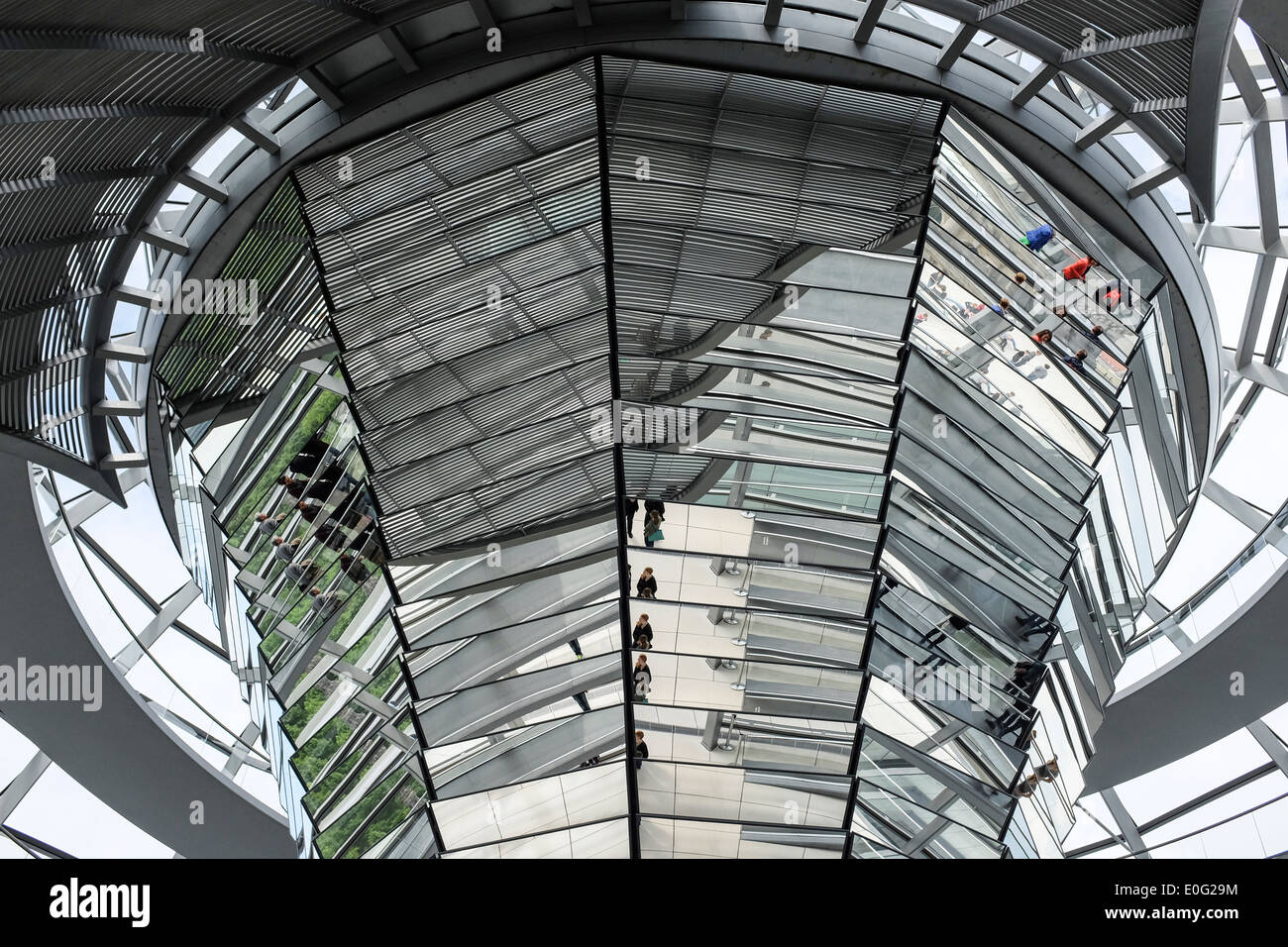 Cúpula de cristal del Reichstag de Berlín ALEMANIA Foto de stock