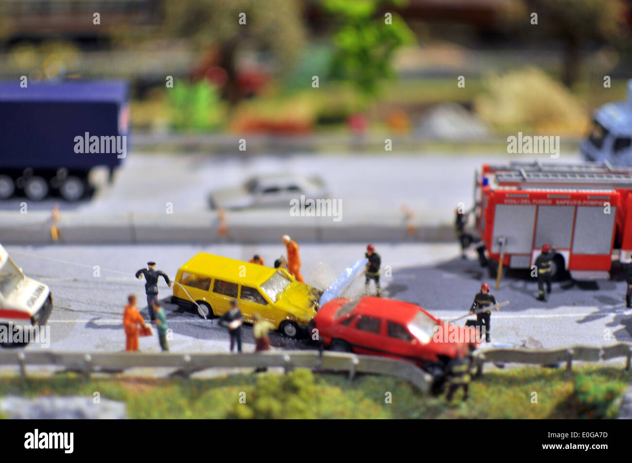 Accidente de coche modelo en miniatura Foto de stock