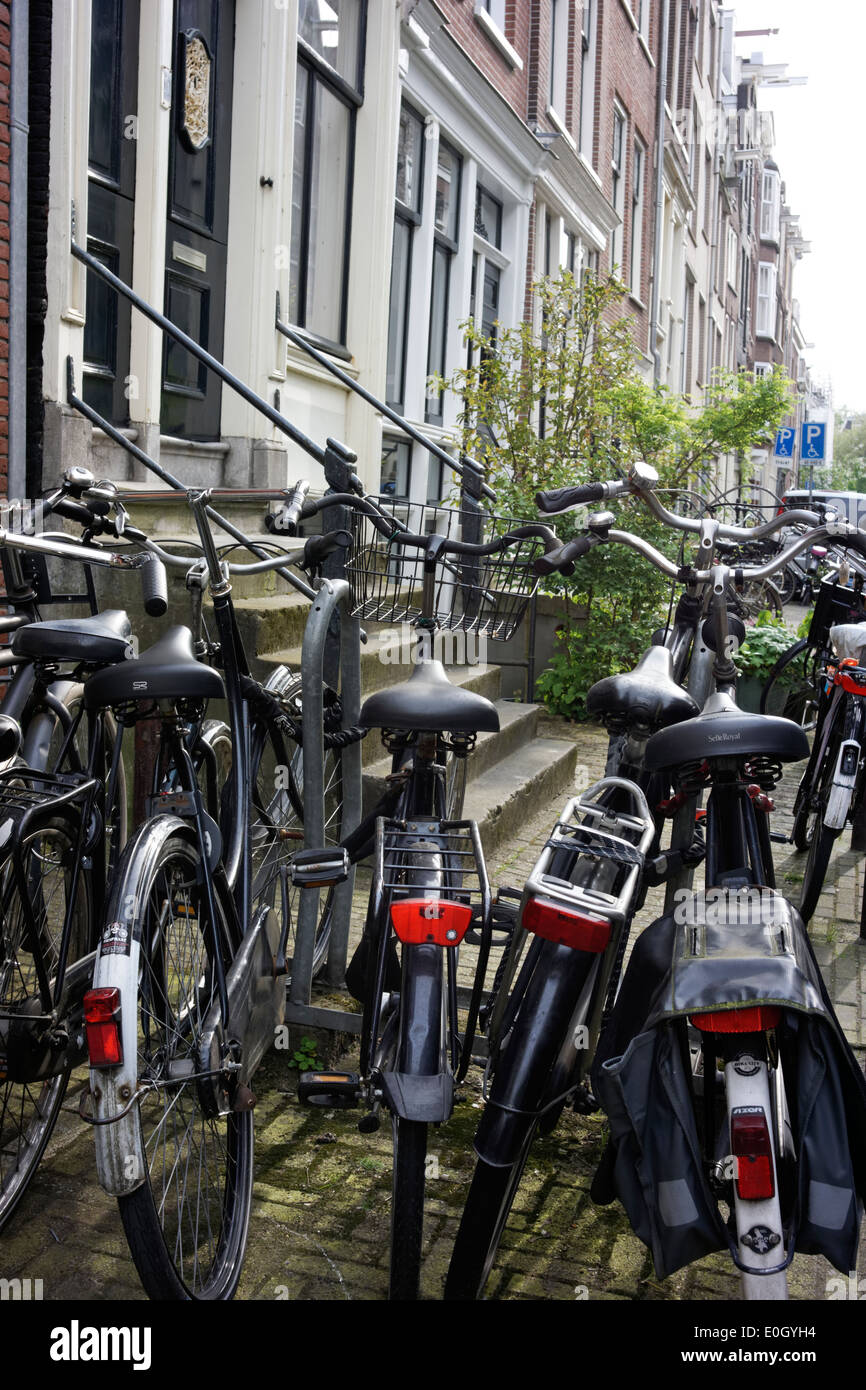 Ciclismo en Amsterdam, Holanda. Foto de stock