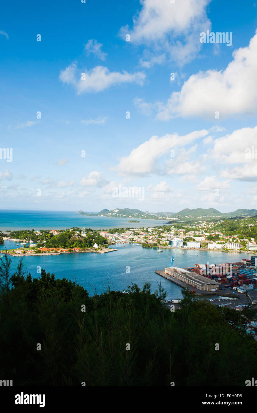 Vista del puerto y de la ciudad de Castries, Santa Lucía, Islas de Barlovento, Antillas Menores, el Caribe Foto de stock