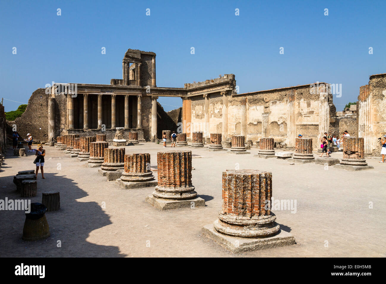 La Basílica, la histórica ciudad de Pompeya en el Golfo de Nápoles, Campania, Italia, Europa Foto de stock
