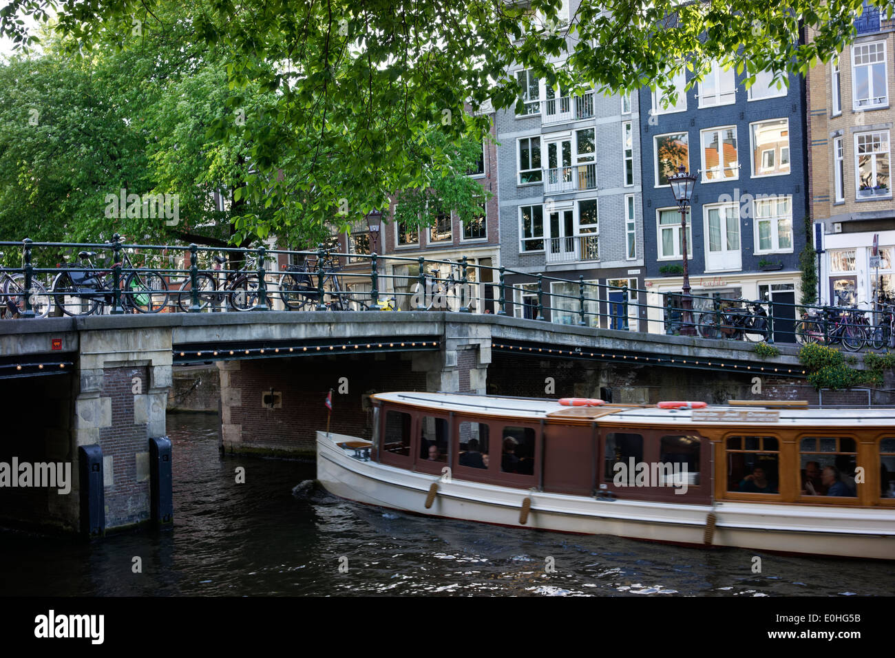 Canal en Amsterdam, Holanda. Foto de stock