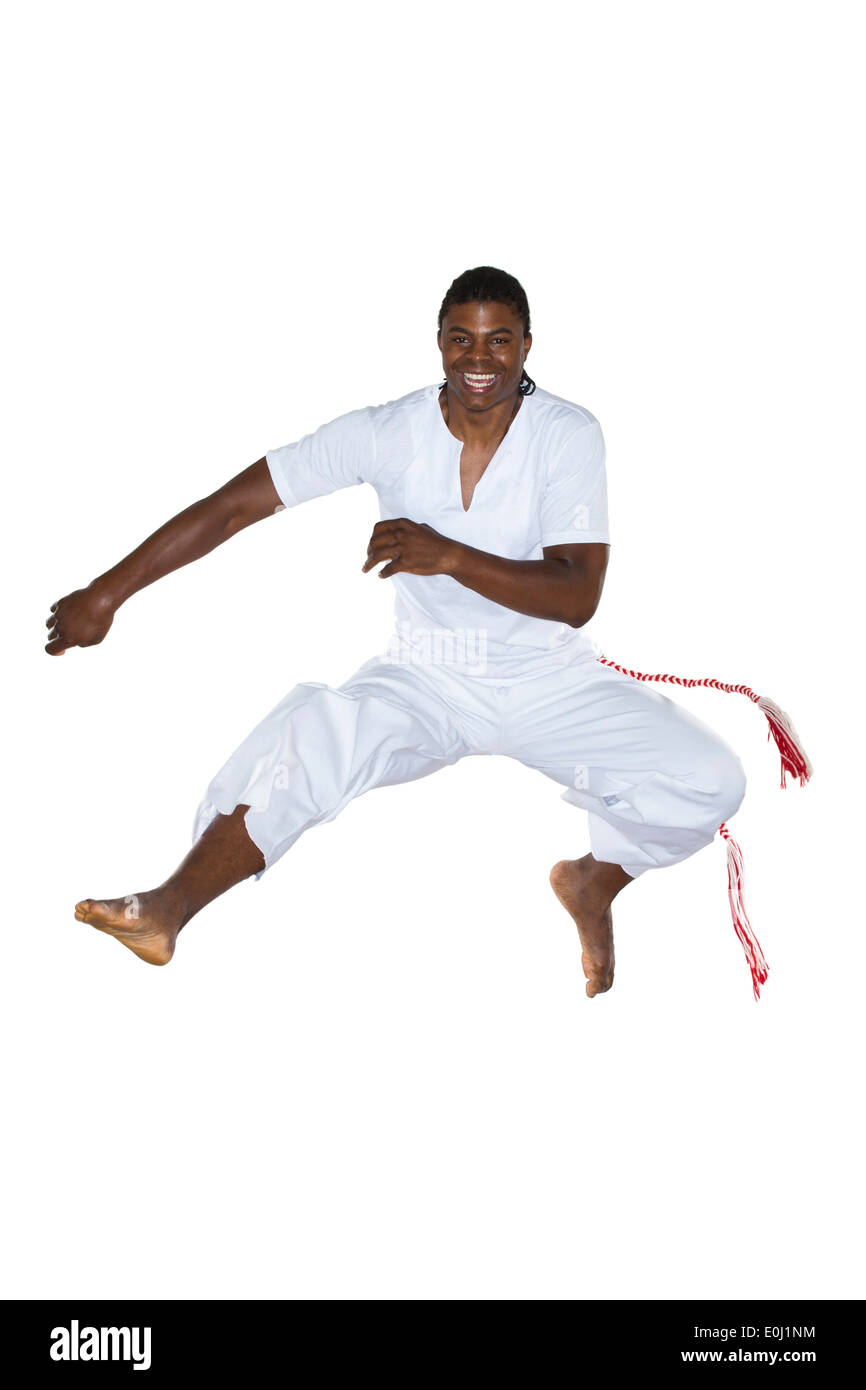 La capoeira brasileña, el hombre, saltando, pantalones blancos Fotografía  de stock - Alamy