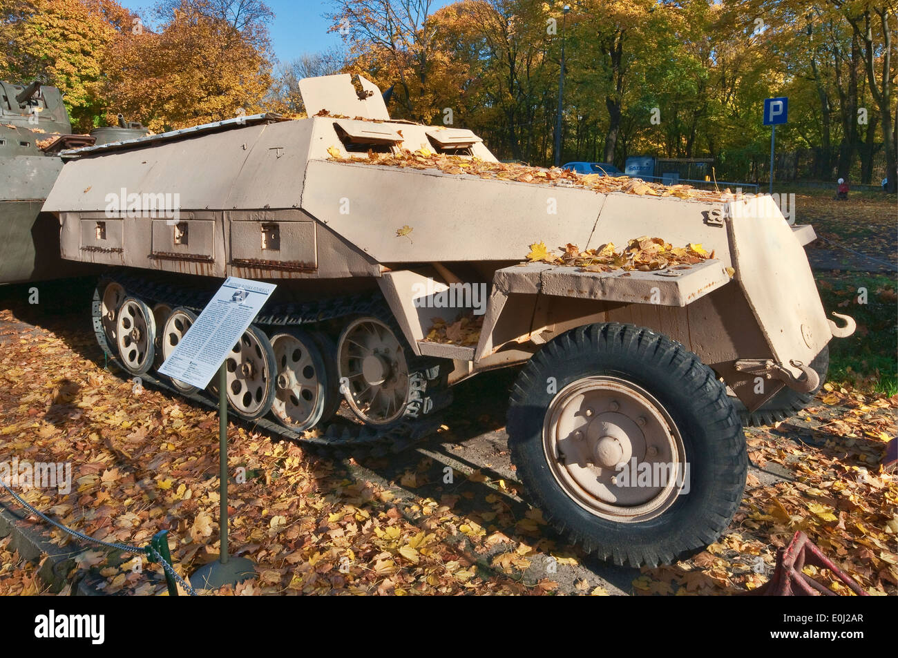 Sd.Kfz.251/1 Ausf.D, Alemán de la segunda guerra mundial la mitad de vías de personal blindados portador, Museo del Ejército polaco en Varsovia, Polonia Foto de stock