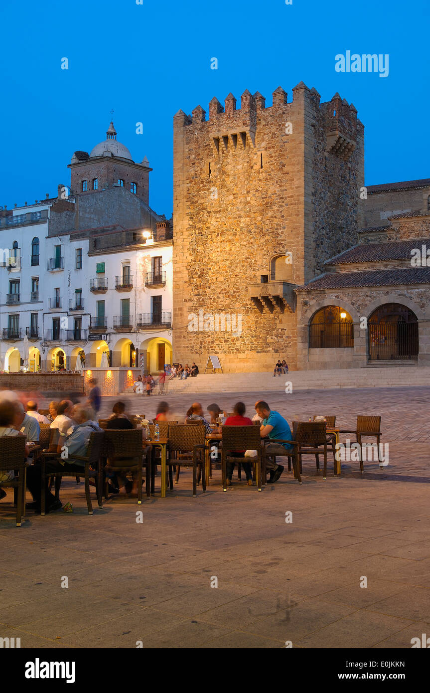 Cáceres, Plaza Principal, el Casco Antiguo, la Plaza Mayor, sitio del Patrimonio Mundial de la UNESCO, a través de la Plata, vía de la Plata, Extremadura, España Foto de stock