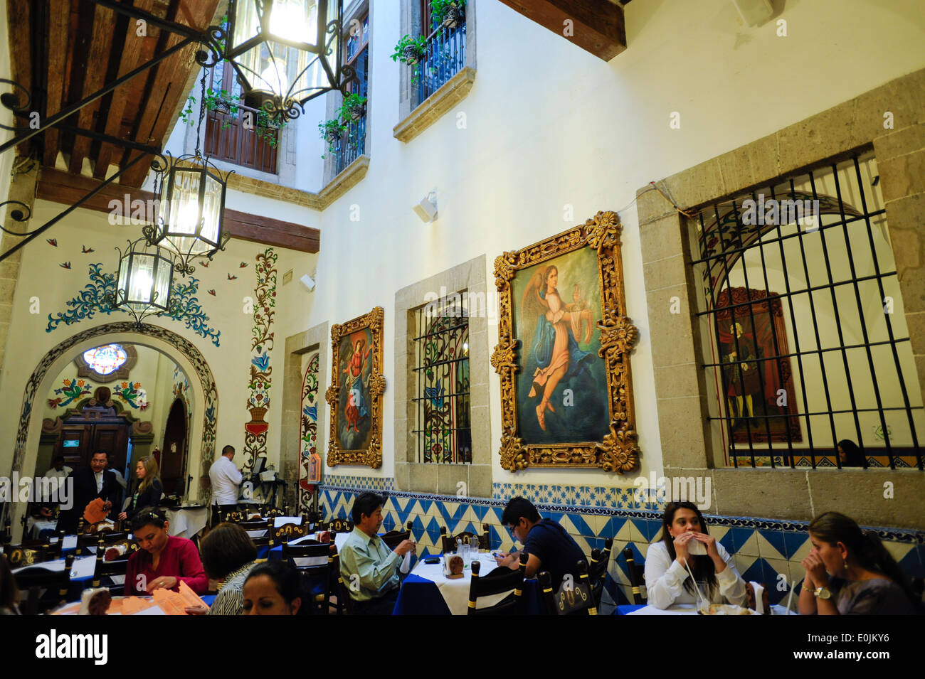 Restaurante Cafe de Tacuba en la Ciudad de México, México y fundada en