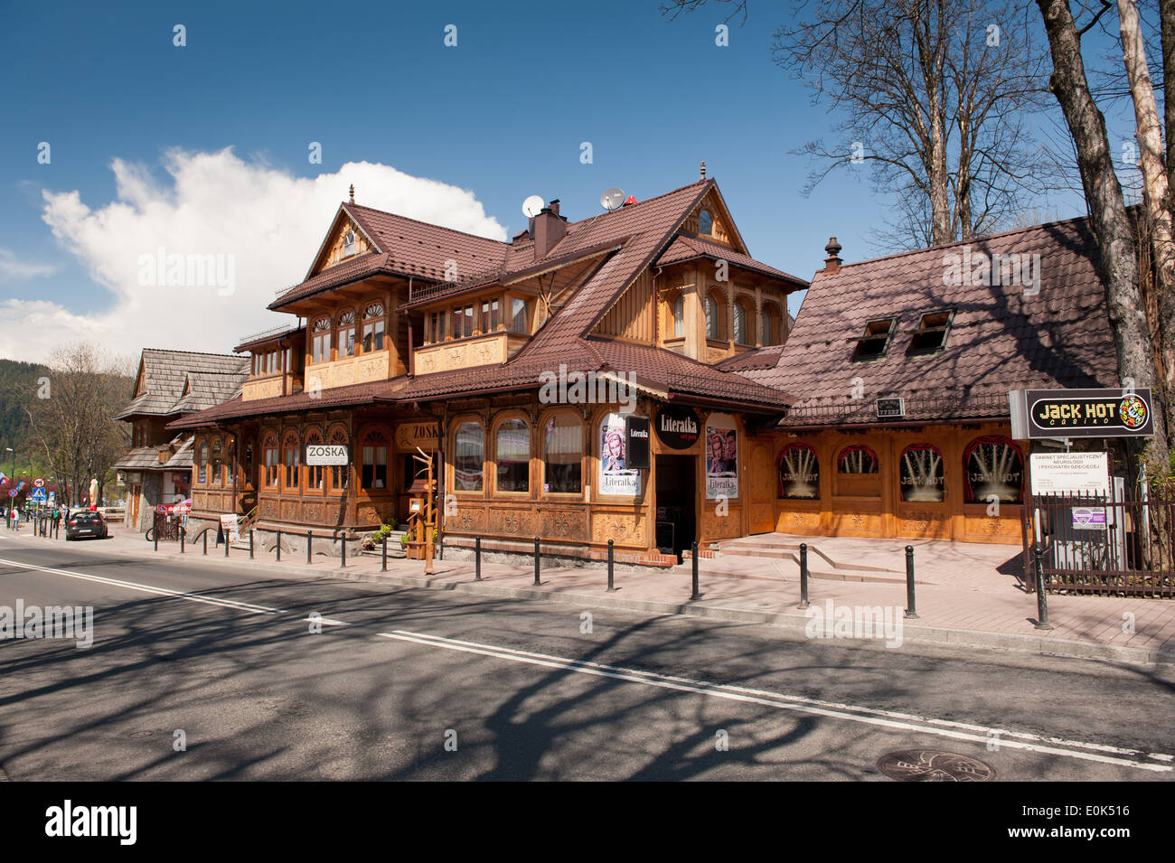 Restaurante Zoska en Zakopane Krupowki en calle, de Polonia, de Europa, de 2014. Foto de stock