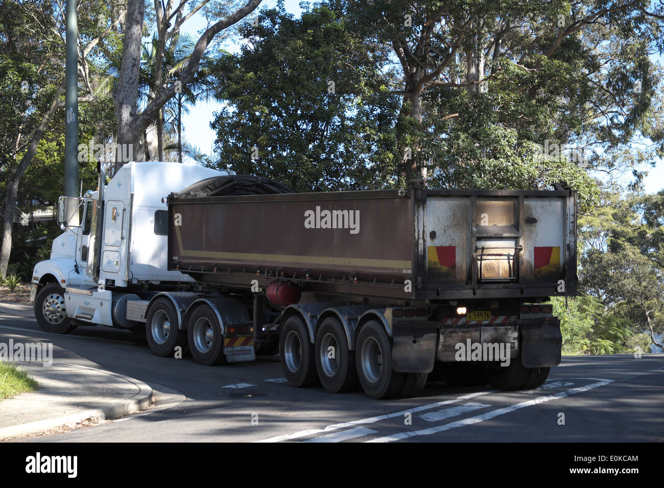 Repavimentación de carreteras las obras en progreso en una calle en Sydney, Australia Foto de stock