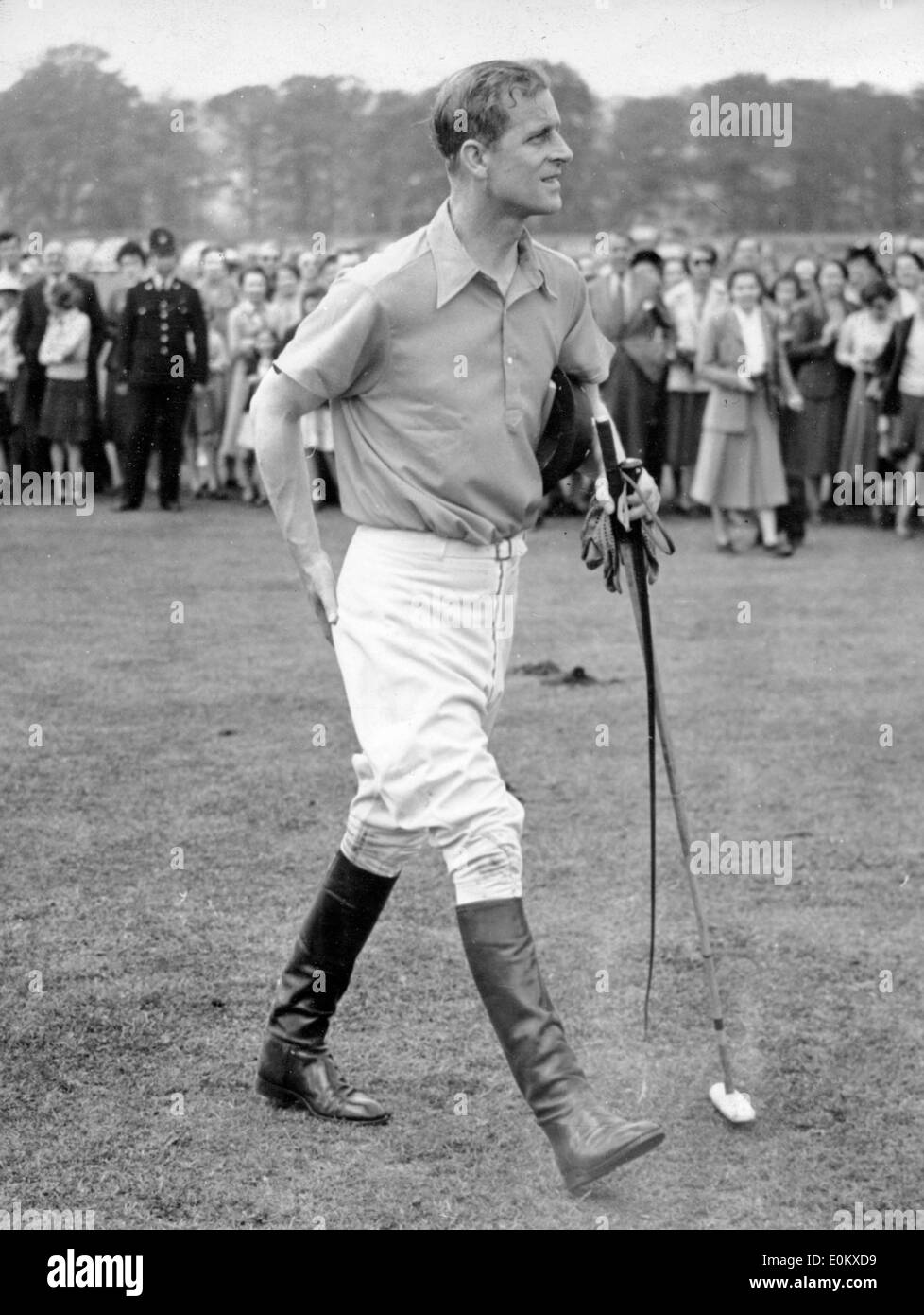 El príncipe Felipe juega en un partido de polo Foto de stock
