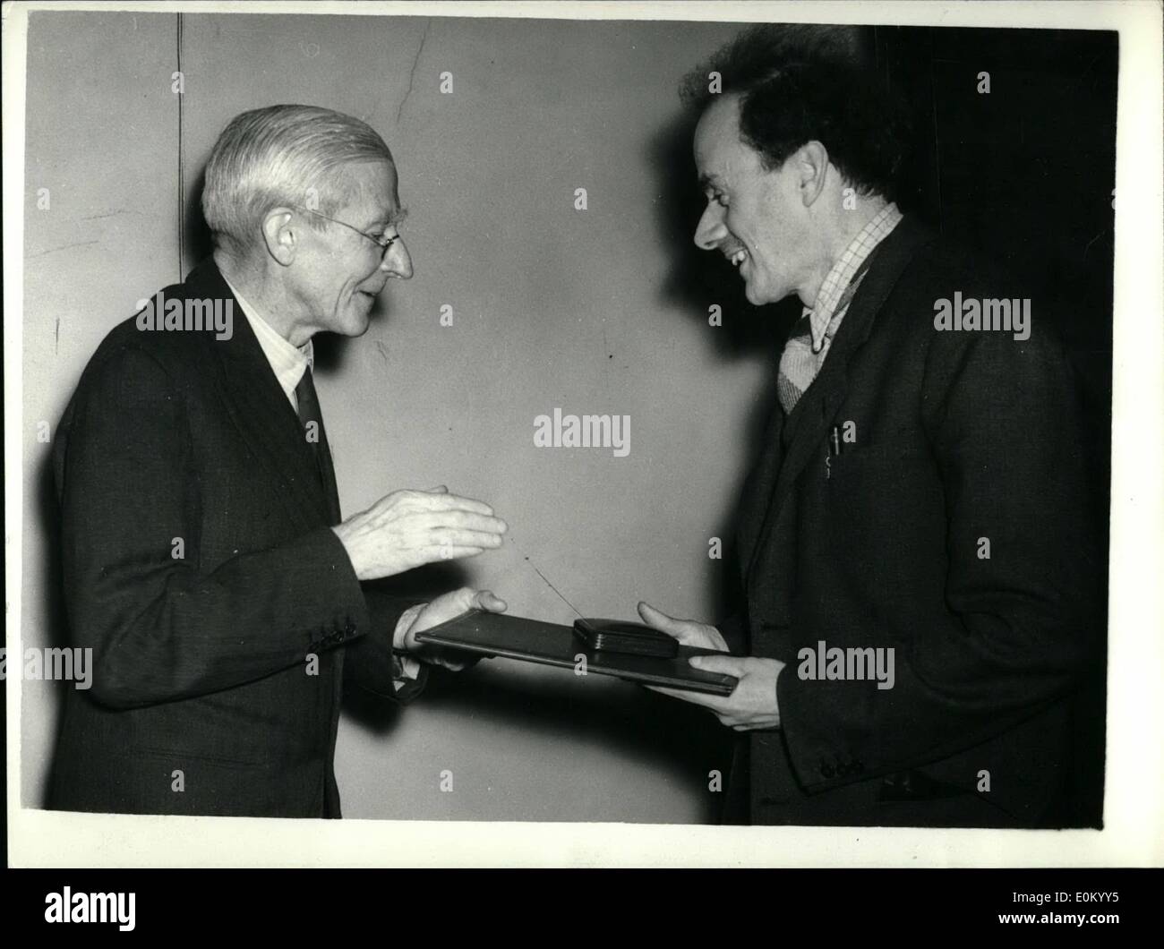 Diciembre 12, 1952 - ''Einstein en la segunda''-recibe la Medalla Copley de la Real Sociedad: El profesor Paul Dirac, conocido Foto de stock