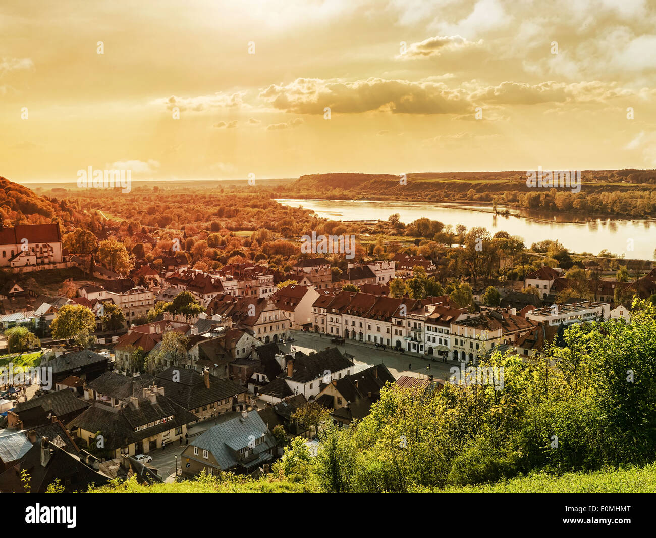 Panorama de Kazimierz Dolny ciudad sobre el río Vístula en Polonia Foto de stock