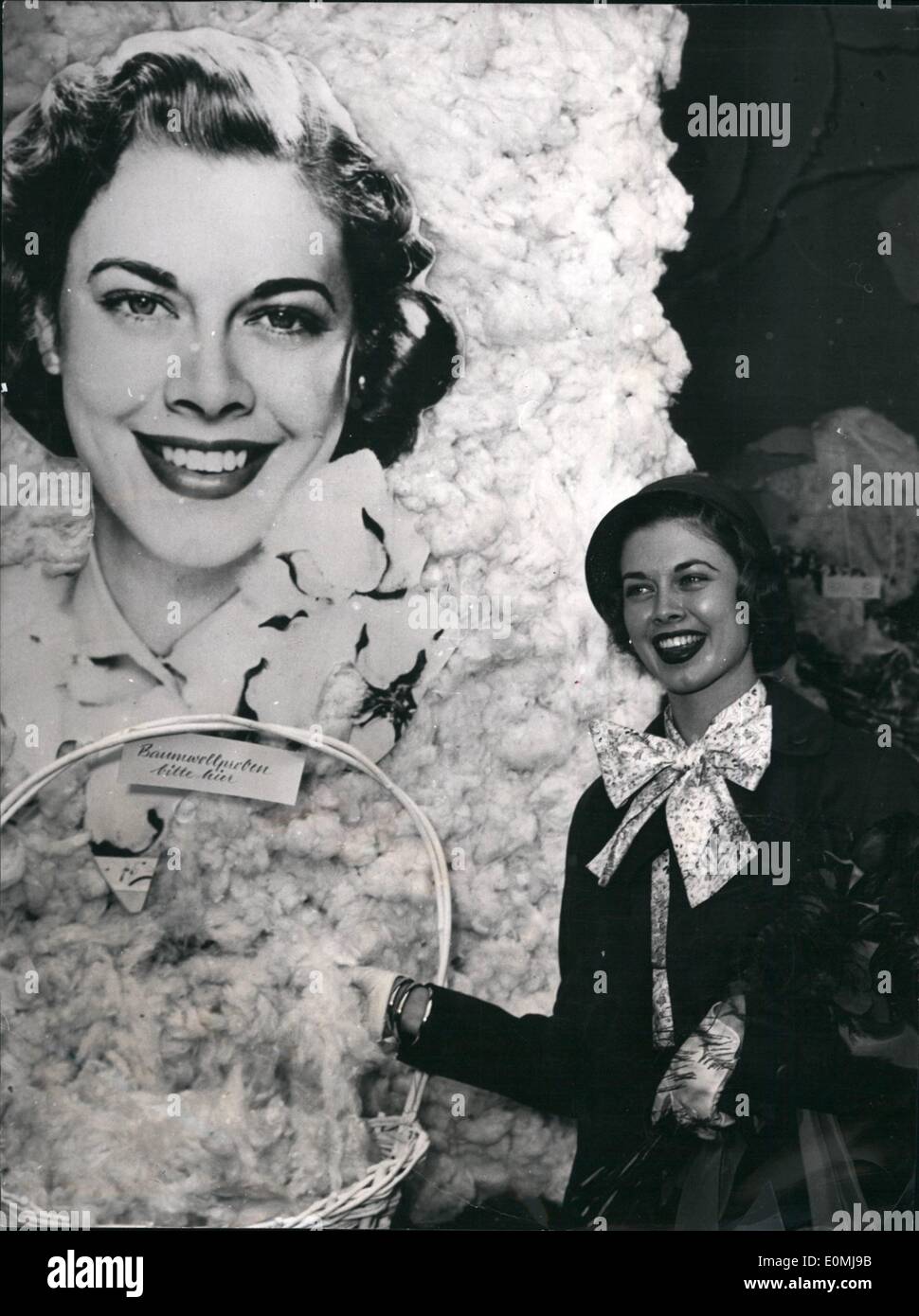 Jun 06, 1955 - Limpieza de Algodón en Hamburgo: La American Maid de  algodón, de 20 años de edad, De Lois Faulkner desde Oklahoma, encontró una  galería de retratos de ella, cuando