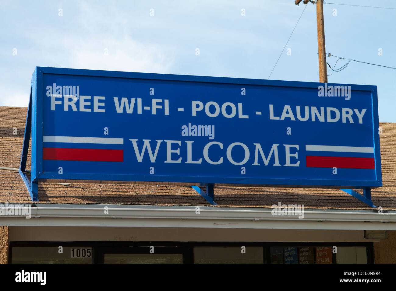 Señal Wi Fi gratuita en un Motel 6 ubicación fuera una ubicación en el obispo de California Foto de stock