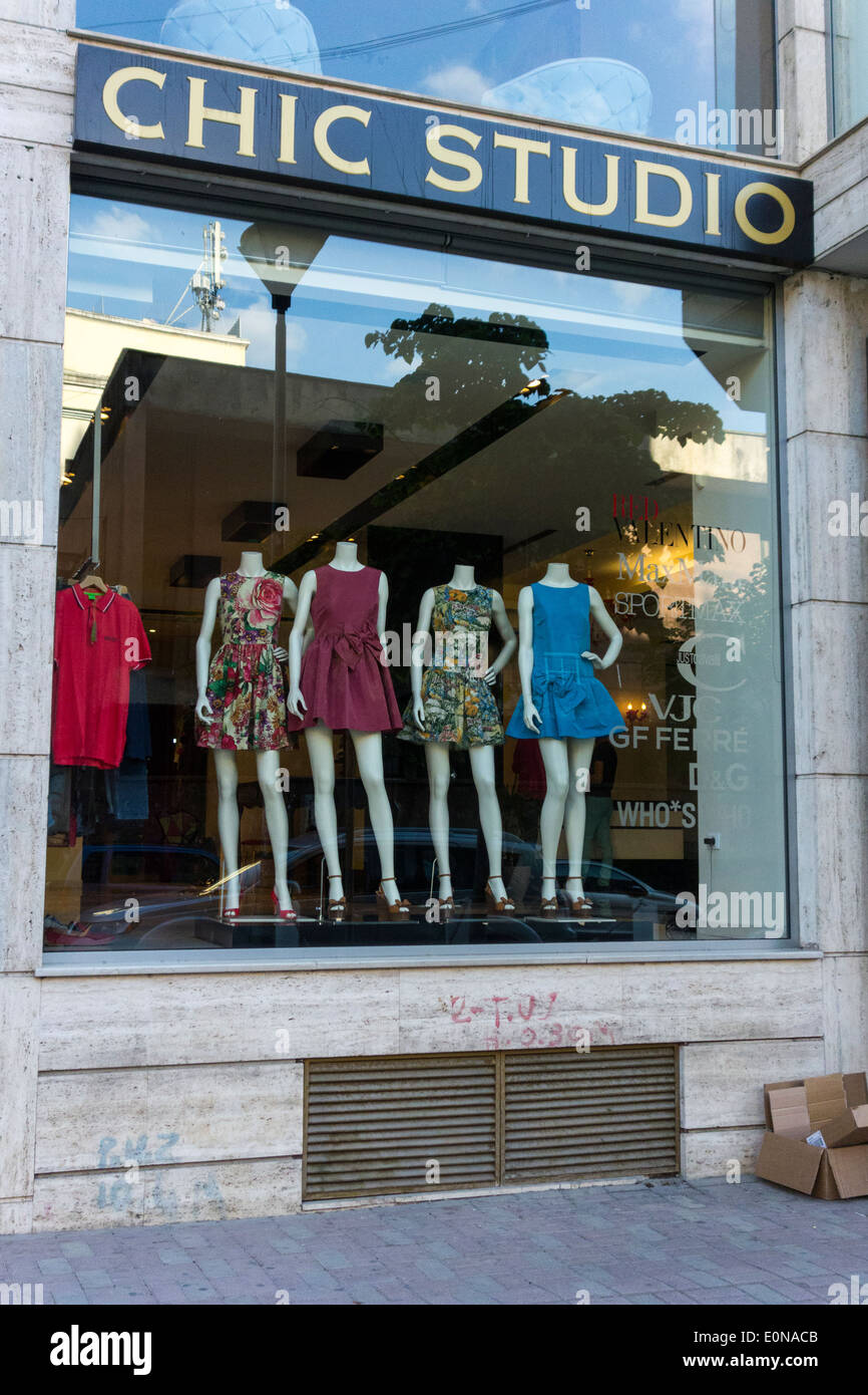 Estudio Chic tienda de ropa de marcas de lujo, Blloku district, Tirana, Albania Foto de stock