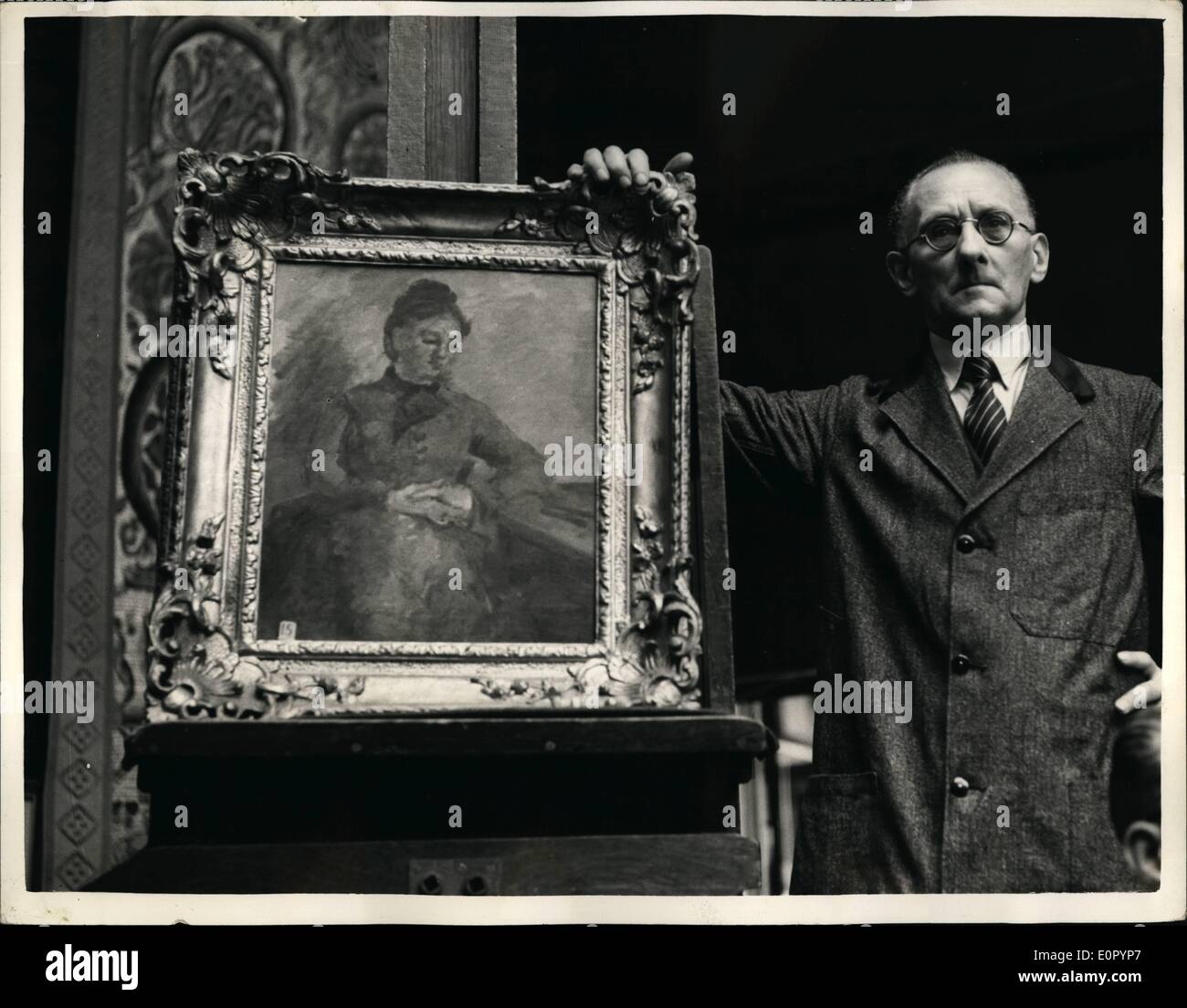 Jul 07, 1957 - Weinberg Art Collection a la venta en Londres; la venta comenzó esta mañana en Sotheby's de la William Weinberg colección de pinturas impresionistas franceses valorados en más de 500.000. Muestra Fotográfica ''Retrato de Madame Cezanne'' por Paul Cézanne (1871-73), que fue vendida por 19.000 hoy. Foto de stock