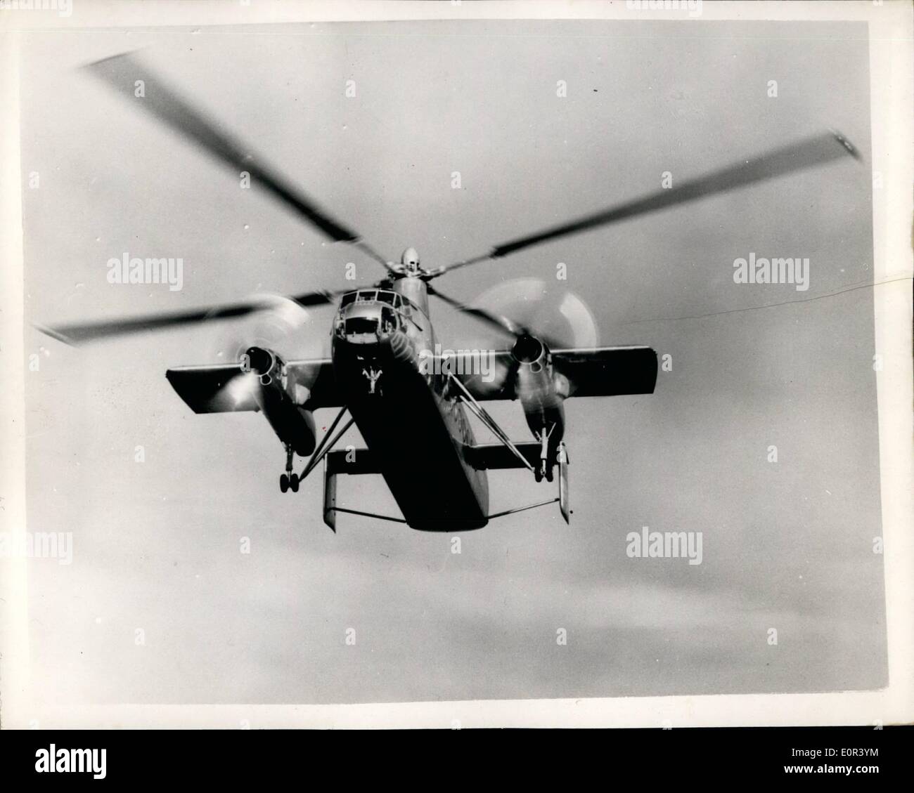 Nov 11, 1957 - El Hada Rotodyne despega en la prueba británica más revolucionario avión: se dice que es el helicóptero más grande y revolucionaria en el país - el 40-50 seaten Fairy Rotodyne, realizó su primer vuelo en White Waltham cerca es un idenhead hoy. Fue pilotado por Ronald Gellatly Leadar SQD - 36 años er de Nueva Zelanda . El Rotodyne es un avión que vuela verticalmente como un helicóptero y un avión hacia adelante como ortodoxos. Tiene alas stubby corto y dos motores jet prop que daves, ex son alrededor de 180 mph. Tres coches ser estibados yo....su fuselaje Foto de stock