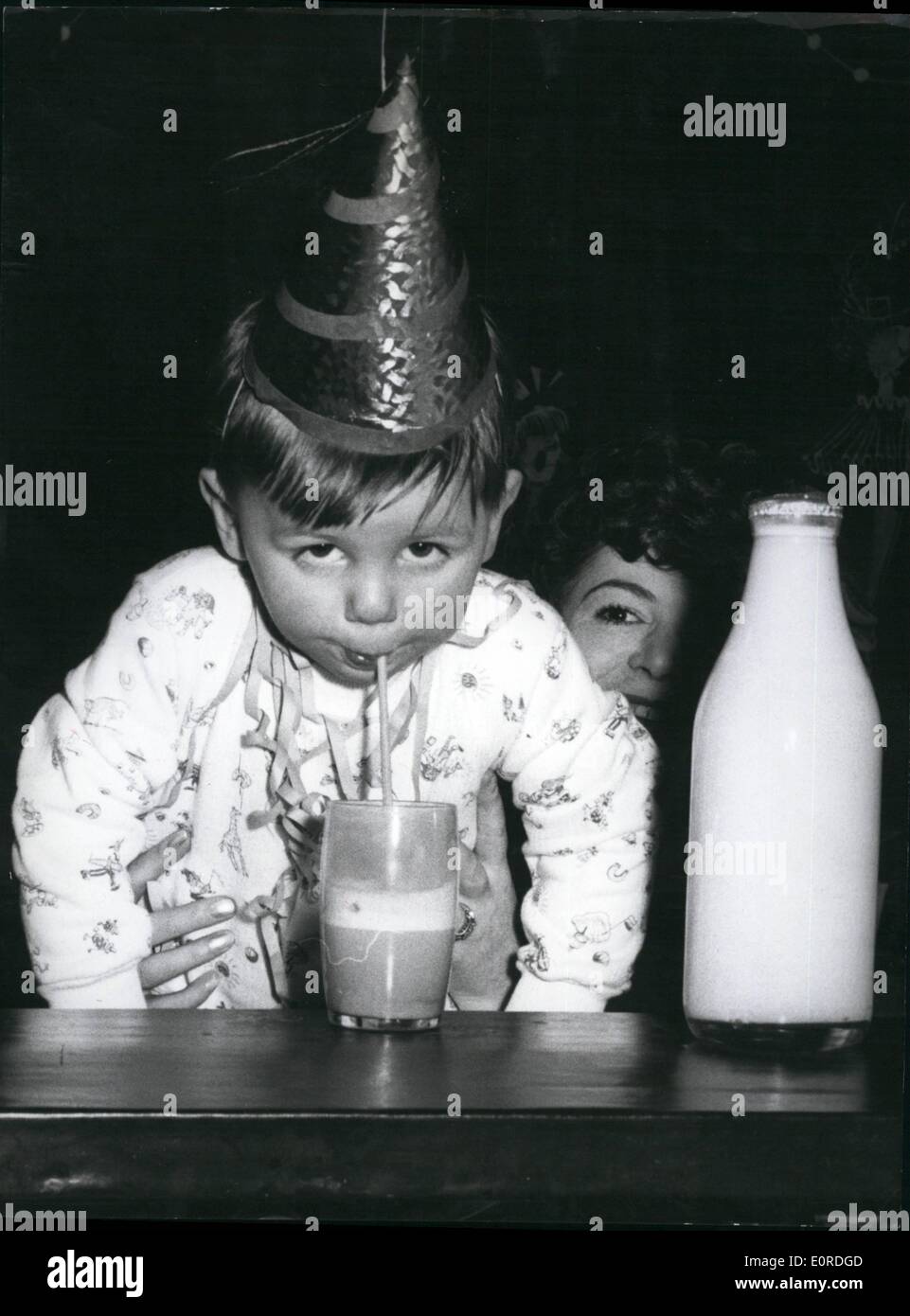 Febrero 02, 1959 - Niños Carnival en el ''tumbado baron'', ''Muenchhausen mintiendo baron'' Muenchhausen invitó a los niños de Munich a un carnaval de niños para el Deutsches Theater en Múnich. Más de 2500 niños de todas las edades siguieron su invitación. Foto de stock