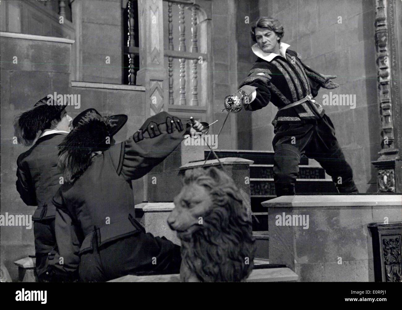 Mayo 01, 1960 - Jean Marais de capa y espada del cine: Jean Marais es el  héroe de una nueva película de capa y espada ''Le Capitan'' Ahora en  Fotografía de stock - Alamy