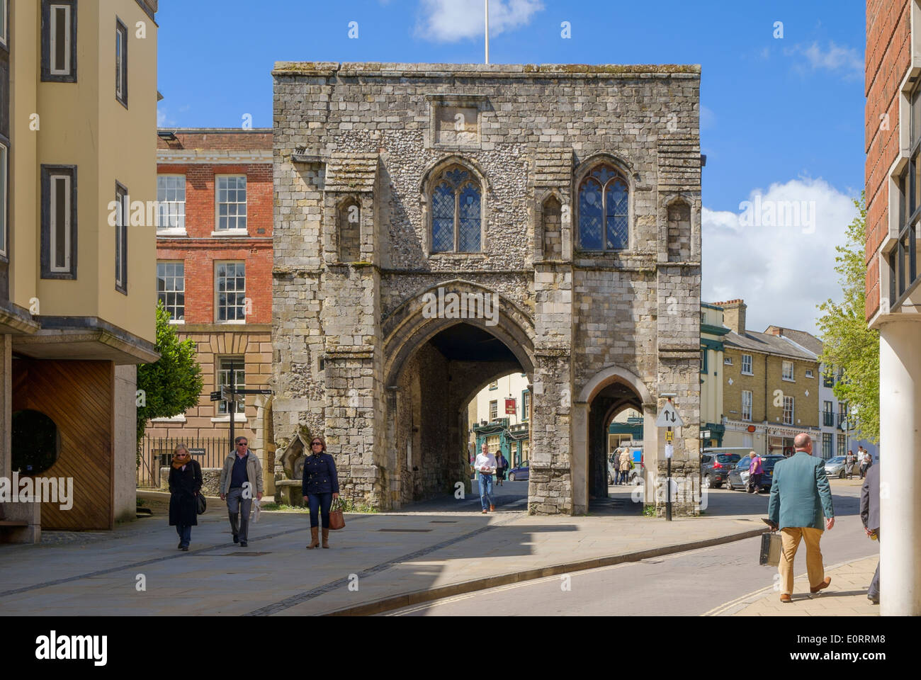 La puerta medieval en la ciudad de Winchester, Hampshire, Inglaterra, Reino Unido. Foto de stock