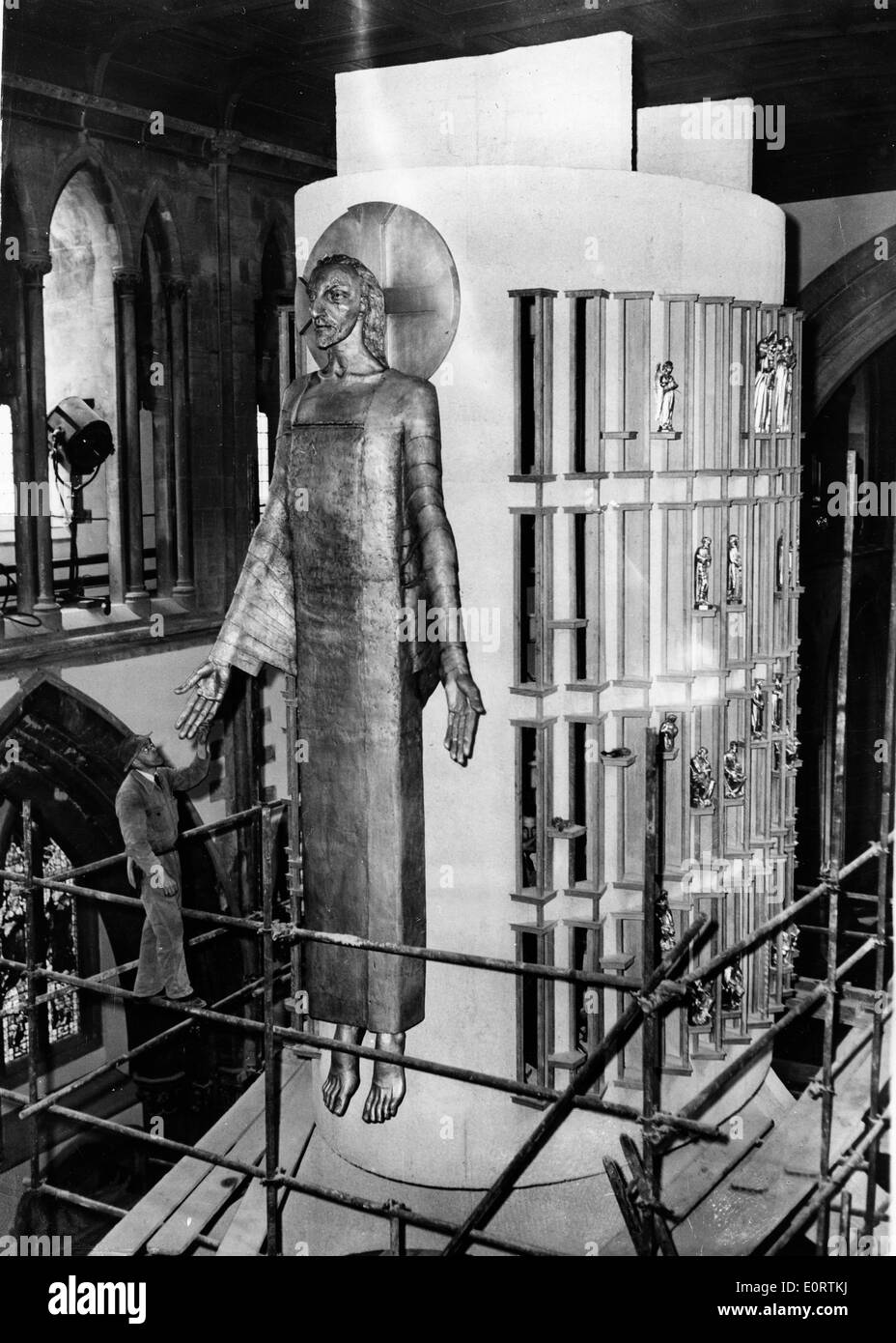 La escultura de Jacob Epstein "Cristo en Majestad" Foto de stock