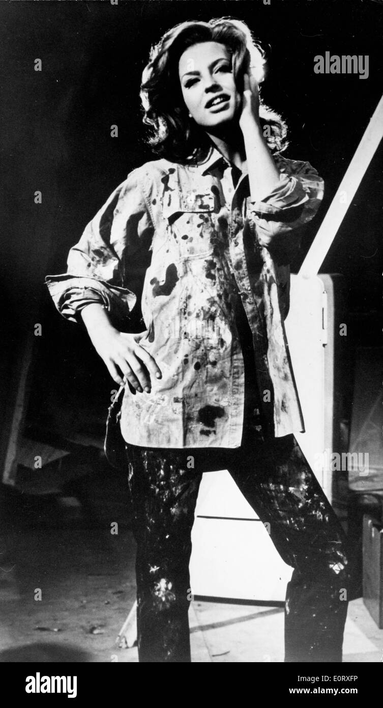La actriz Ira von Furstenberg cubiertos de salpicaduras de pintura Foto de stock
