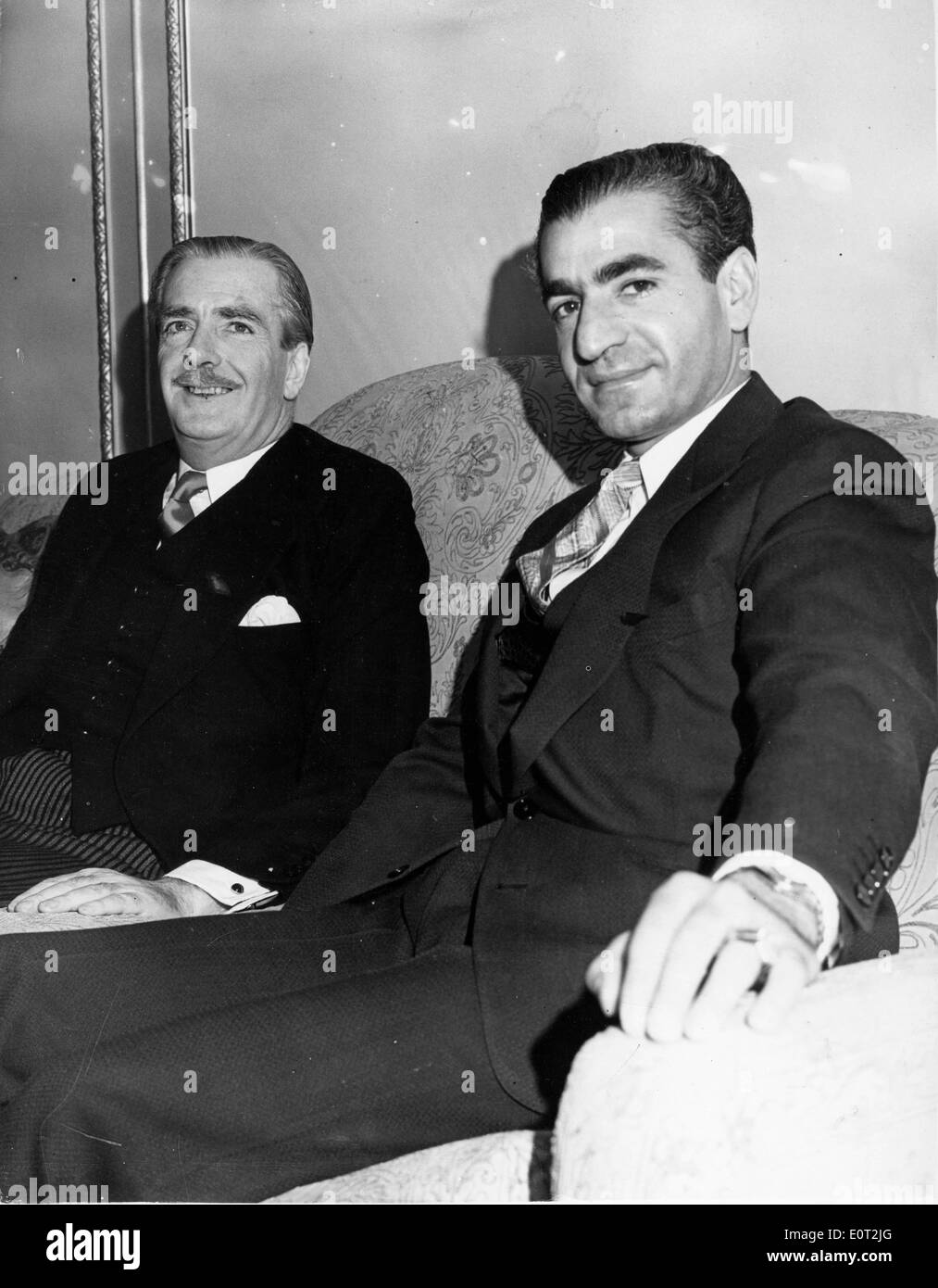 El Primer Ministro Anthony Eden Durante La Reunion Fotografia De Stock Alamy