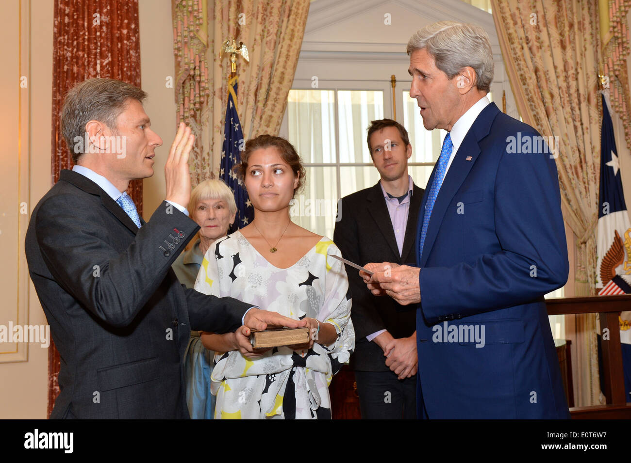 Secretario Kerry jura en Subsecretario Malinowski Foto de stock