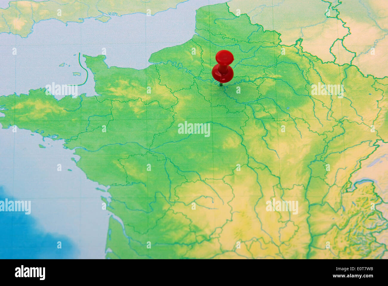 Francia: concepto de viaje con chincheta verde en el mapa mundial. El punto  de ubicación en el mapa apunta a, Grabaciones de stock Incluyendo: parís y  viaje - Envato Elements