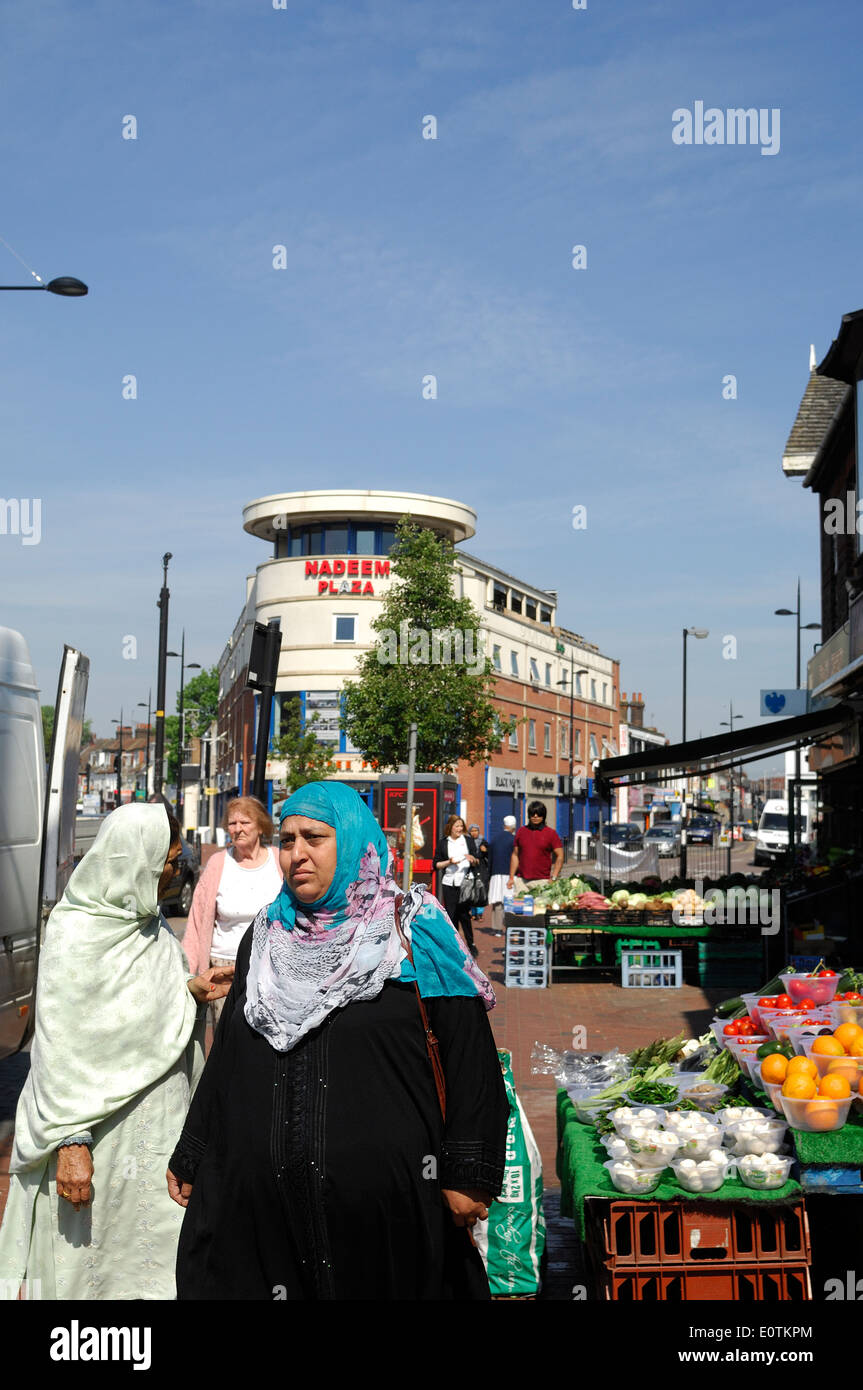 Luton de compras fotografías e imágenes de alta resolución Alamy