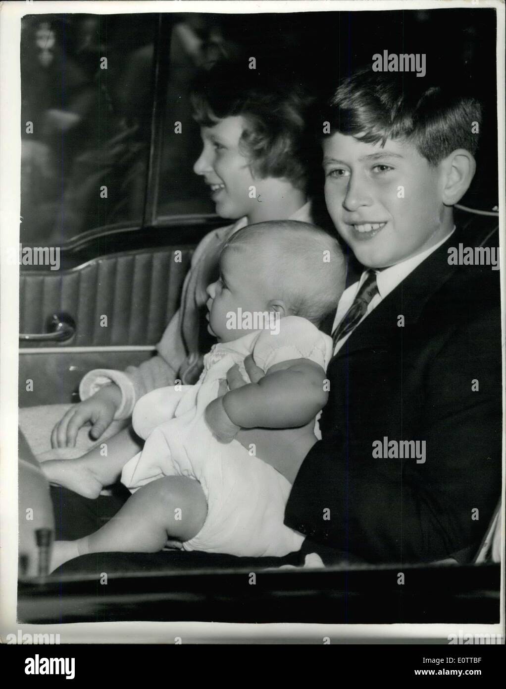 Agosto 04, 1960 - La Reina Madre celebra su 60 cumpleaños. Visita de sus  nietos: La reina madre celebra hoy su 60º cumpleaños - y entre los muchos  visitantes a Clarence House