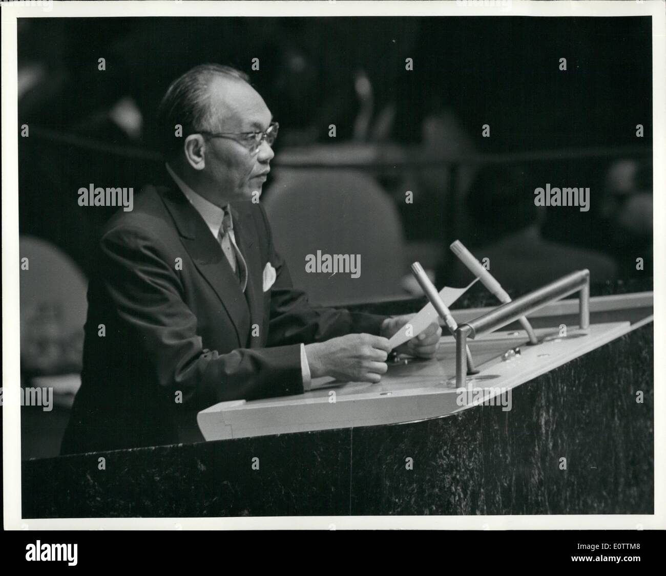 Septiembre 09, 1960 - 13 Estados africanos y Chipre admitido en la ONU:  Como uno de sus primeros actos, el 15º período ordinario de sesiones de la  Asamblea General de la ONU,